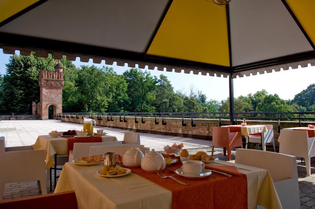 Castello Di Carimate Hotel Eksteriør billede